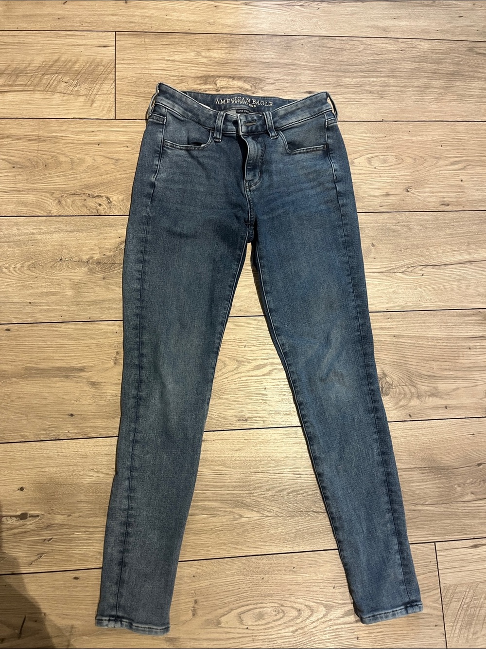 American Eagle Outfitters Women’s Skinny Jeans - Blue. Size 4 extra stretch